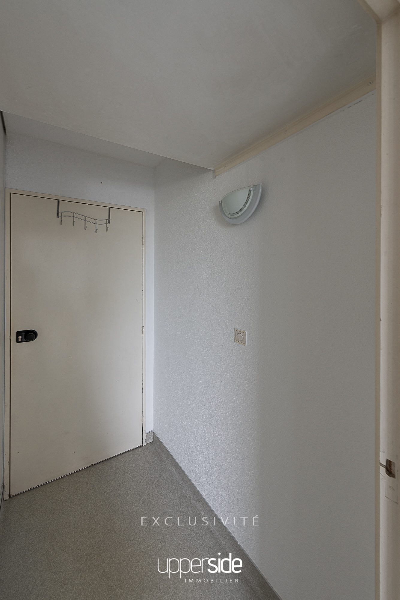 COLESS – Agréable studio meublé avec vue dégagée Image
