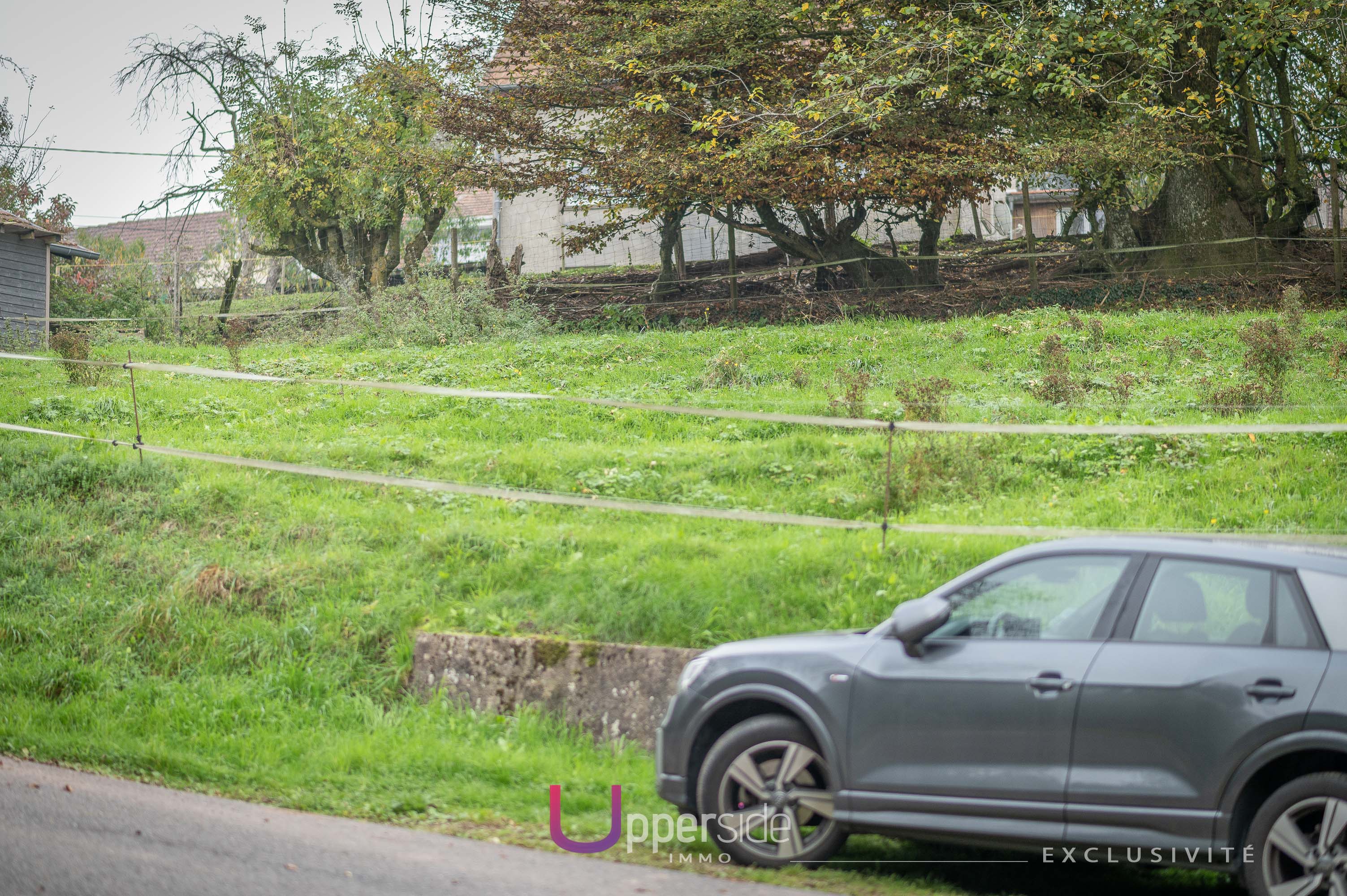 HUSKY – Terrain constructible non viabilisé de 9,92 ares avec vue verdoyante Image