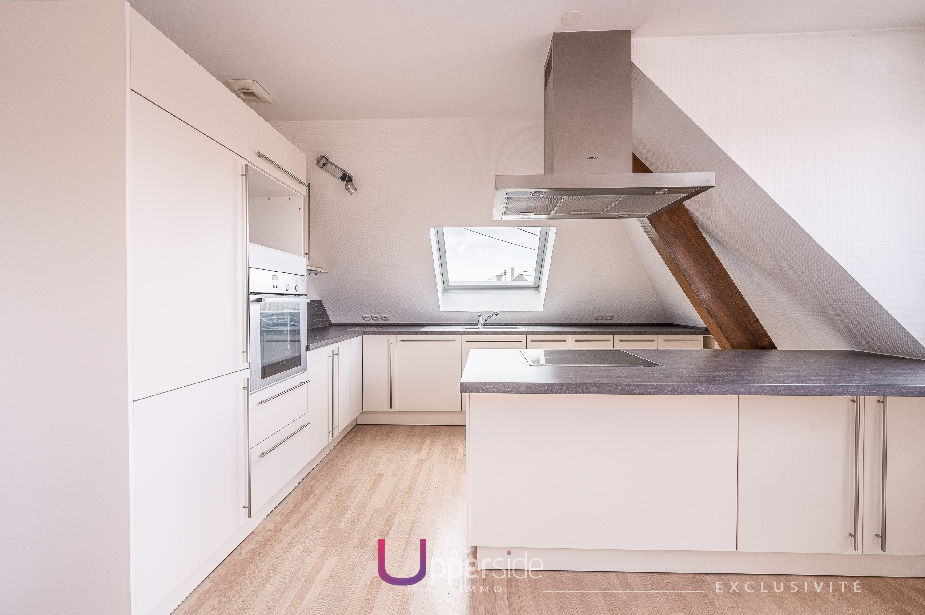 HORUS – Appartement 4 pièces au dernier étage en très bon état Image